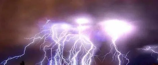 (渡雷劫的图片)渡雷劫是否注定命中,一切皆听天命