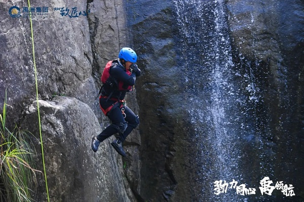 挑战困难 勇立向前，勇者不惧逆境，奋力前行，迎接每一次挑战，征服自我，勇立向前。