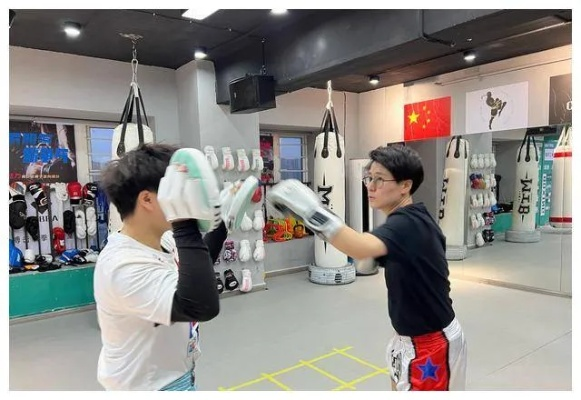 郑多燕健身舞:挑战身体极限,打造完美曲线,享受健康生活乐趣