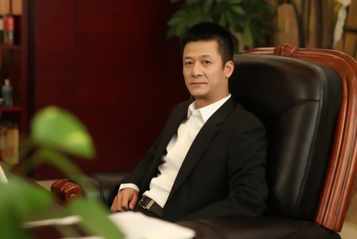 中国企业家郭广昌如何引领狼队足球俱乐部走向国际化新纪元的独特策略揭秘